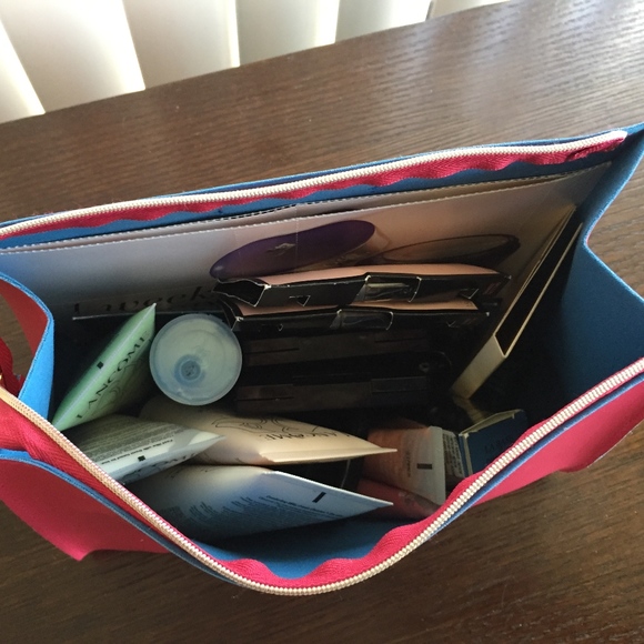 LANCOME 20-Piece Beauty Bag of Goodies! - Picture 5 of 7